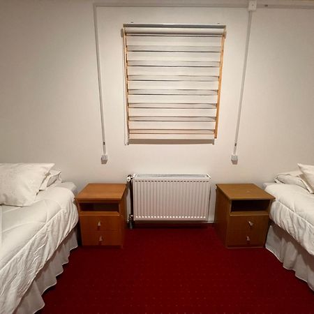 Hostal B&B Coastal Natales ปวยร์โตนาตาเลส ภายนอก รูปภาพ