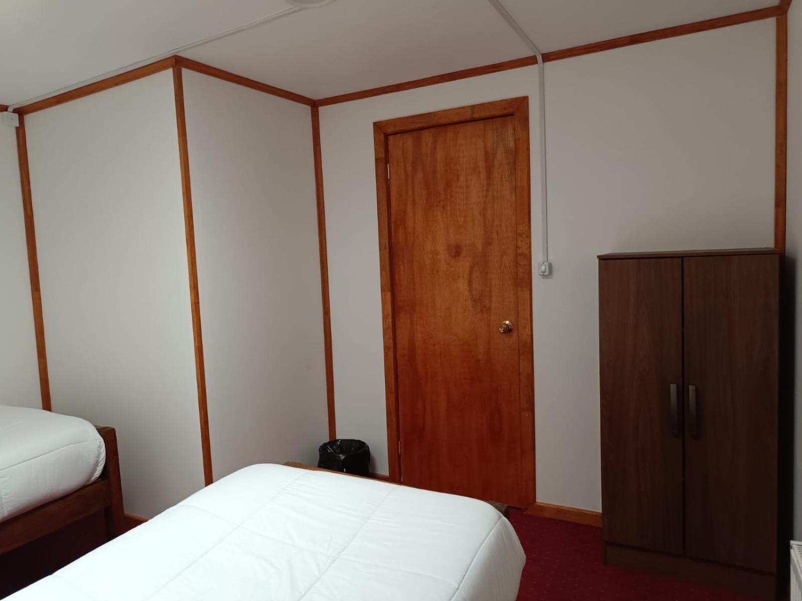 Hostal B&B Coastal Natales ปวยร์โตนาตาเลส ภายนอก รูปภาพ