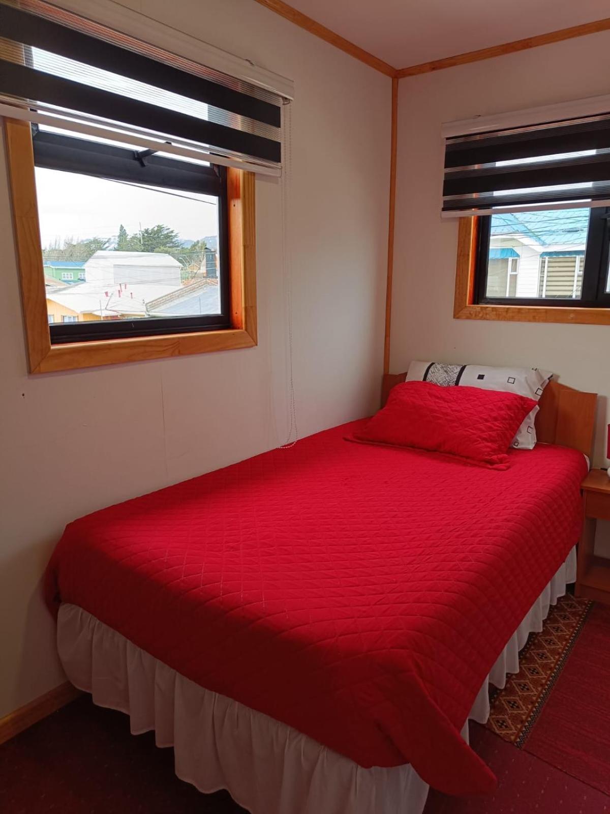 Hostal B&B Coastal Natales ปวยร์โตนาตาเลส ภายนอก รูปภาพ