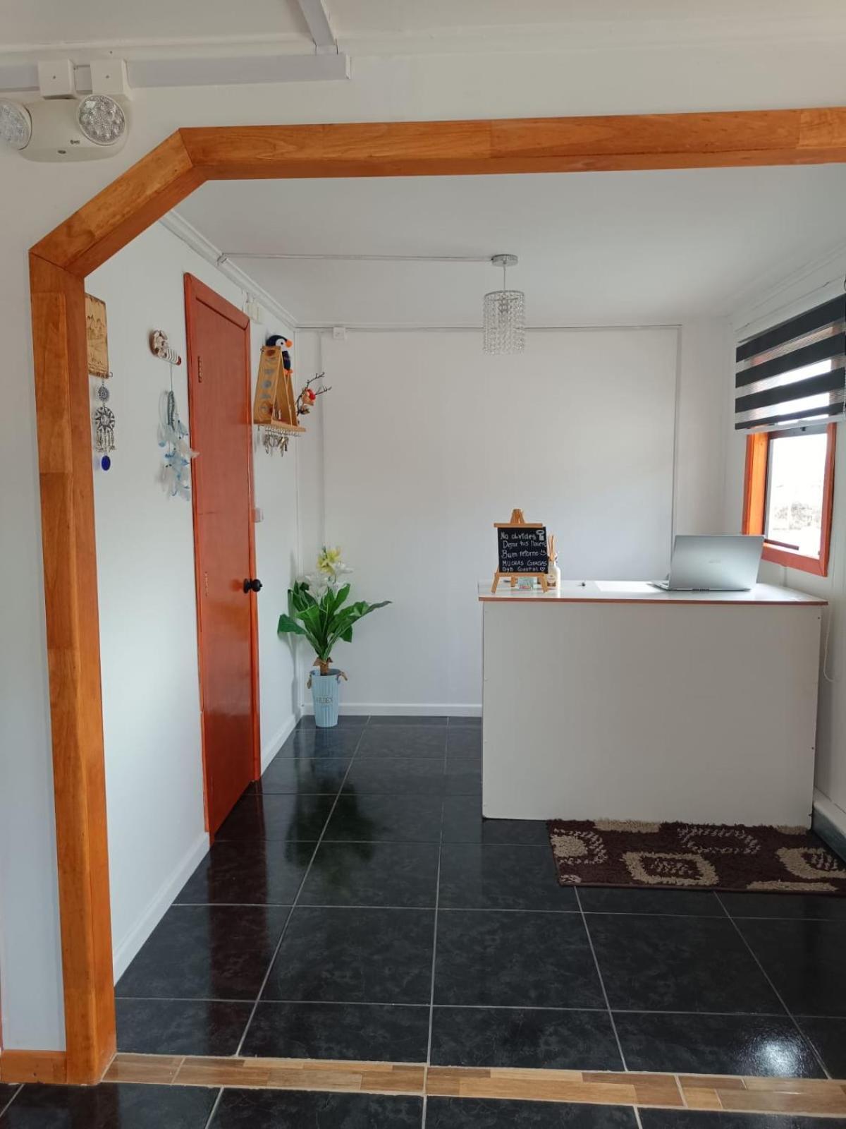 Hostal B&B Coastal Natales ปวยร์โตนาตาเลส ภายนอก รูปภาพ