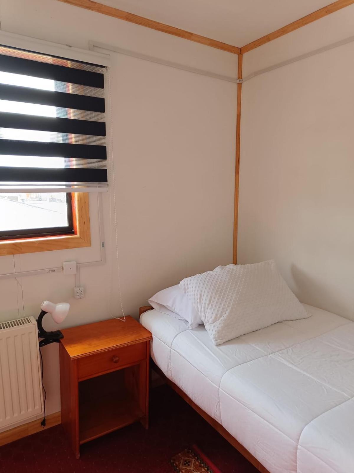 Hostal B&B Coastal Natales ปวยร์โตนาตาเลส ภายนอก รูปภาพ