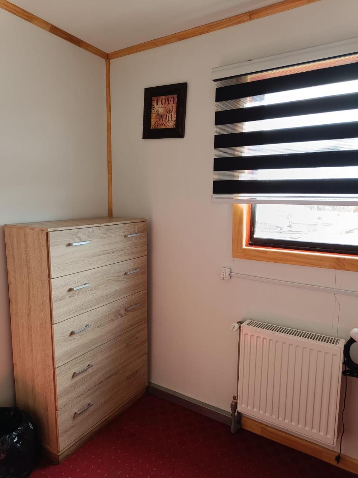Hostal B&B Coastal Natales ปวยร์โตนาตาเลส ภายนอก รูปภาพ