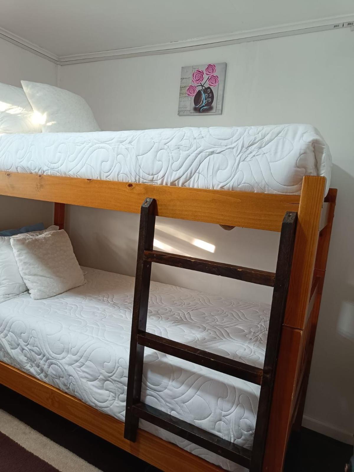 Hostal B&B Coastal Natales ปวยร์โตนาตาเลส ภายนอก รูปภาพ