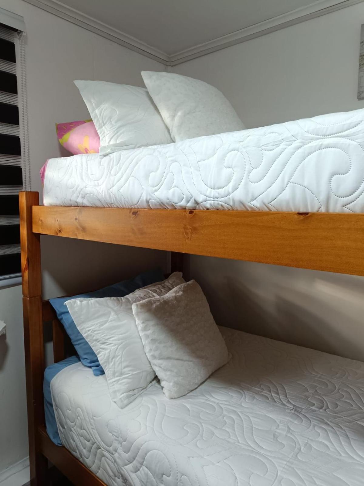 Hostal B&B Coastal Natales ปวยร์โตนาตาเลส ภายนอก รูปภาพ