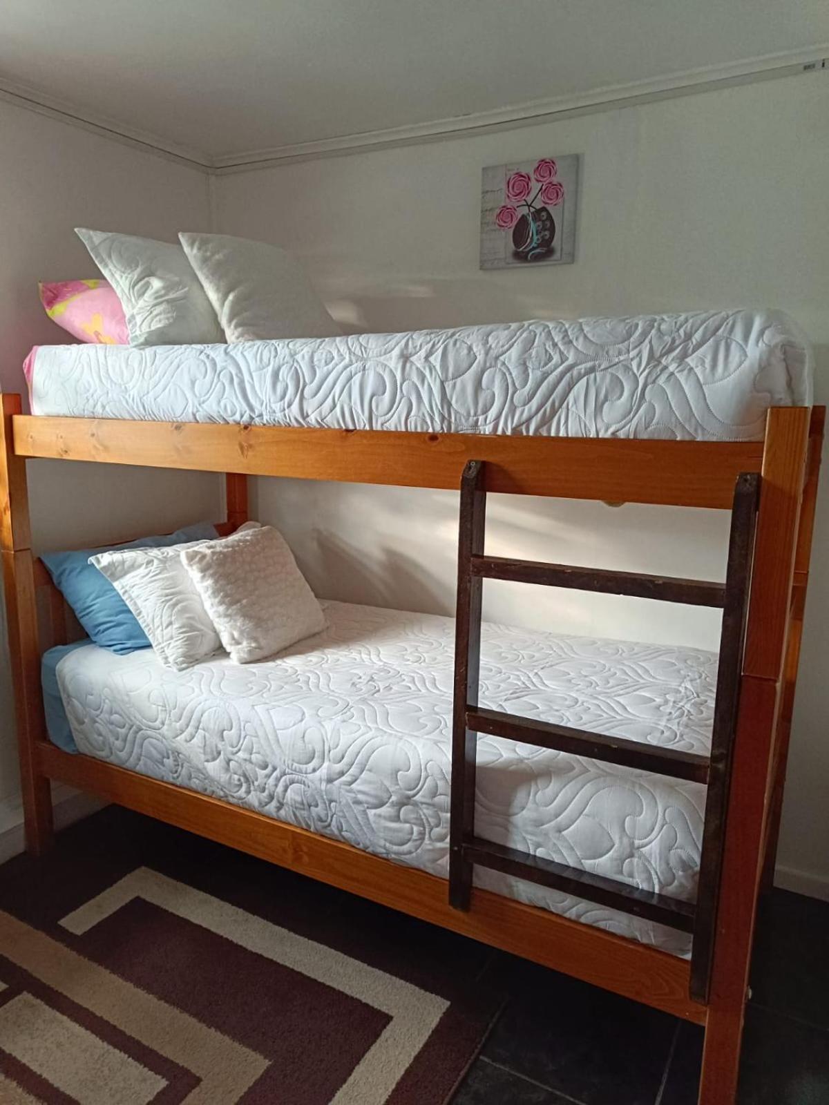 Hostal B&B Coastal Natales ปวยร์โตนาตาเลส ภายนอก รูปภาพ